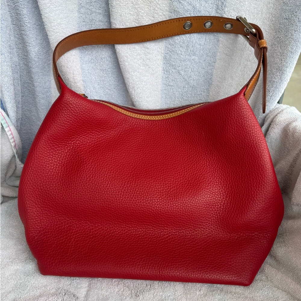 GUC Dooney & Bourke Shoulder (Hobo Style) Bag in Red Pebbled Leather. - Picture 2 of 7